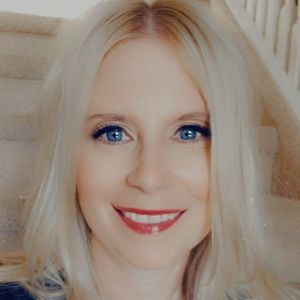 Meet your Posher, Stephanie mills